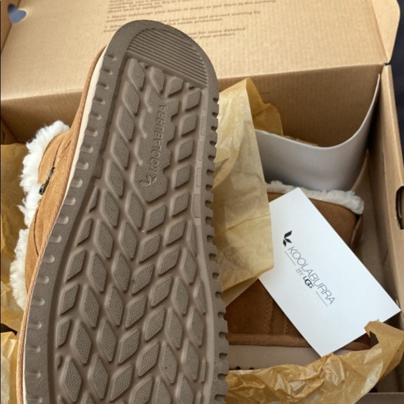 Like new! Ugg literally new - Picture 5 of 6